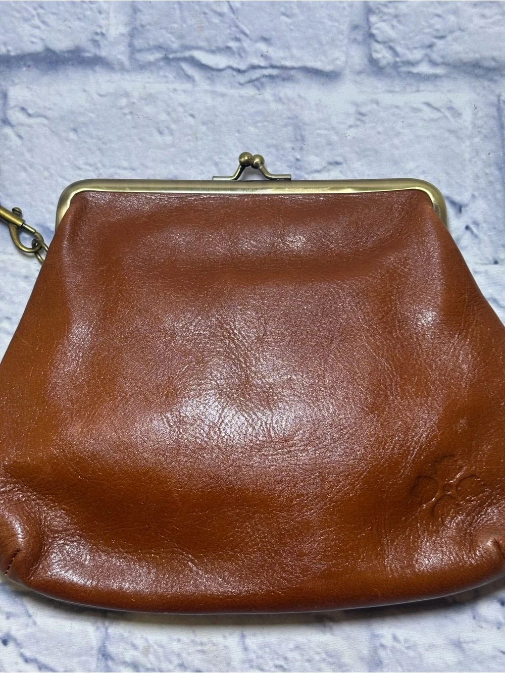 Patricia Nash Savena Kiss-Lock Leather Wristlet Suede Interior Detachable Strap